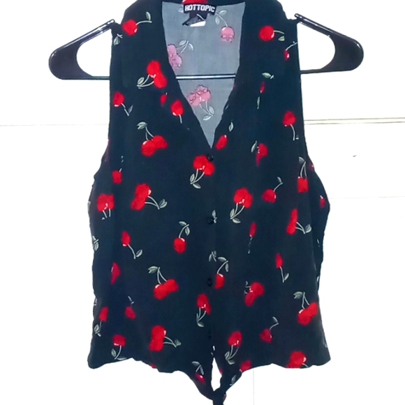 Hot Topic Tops - Free With Bundle Hot topic 🍒 crop top